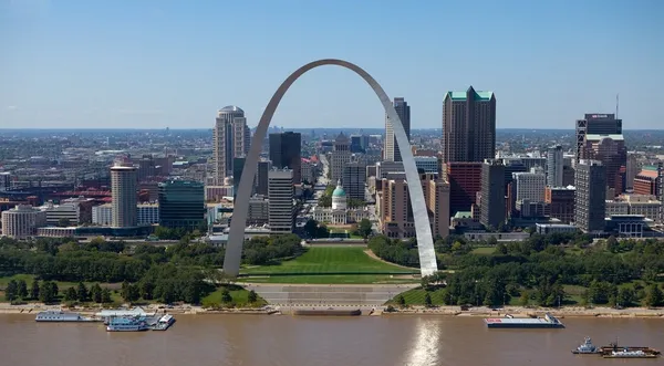 Sunday in the Arch City: Retro Vibes and Rising Horizons