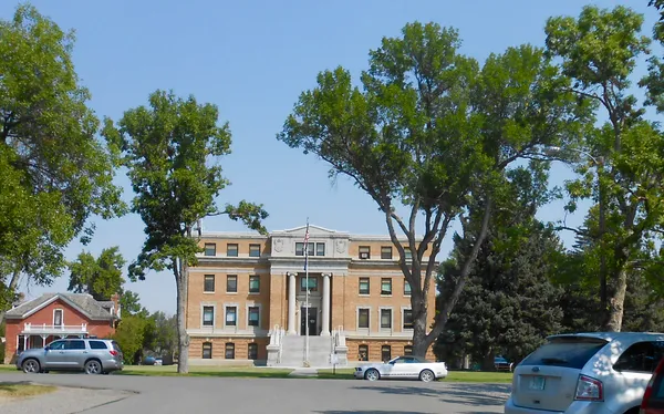 Columbus, Montana school district reports bacterial meningitis case; officials say student-to-student transmission risk is low