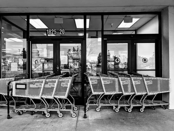 North Columbus Vietnamese dessert shop shutters at Kenny Centre Mall as new restaurant prepares takeover