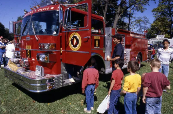 Columbus crews contain two-alarm fire near Broad Meadows Boulevard as residents evacuated from north side apartments